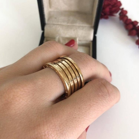 Elegant Gold Ring - Picture 1 of 3